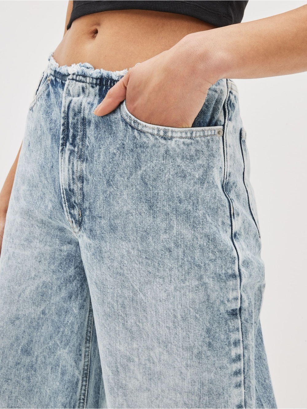 NWOT GAP Wide Baggy Low Rise Acid Wash Jeans Women’s 28/6 - Picture 4 of 14